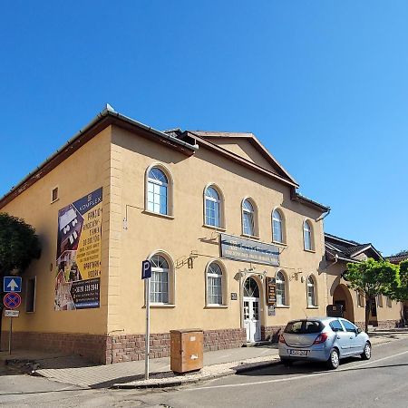 Komplex -Rendezvenytermek-Panzio-Apartman-Irodak- Mateszalka Exteriér fotografie