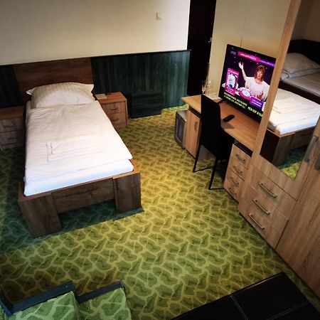 Komplex -Rendezvenytermek-Panzio-Apartman-Irodak- Mateszalka Exteriér fotografie