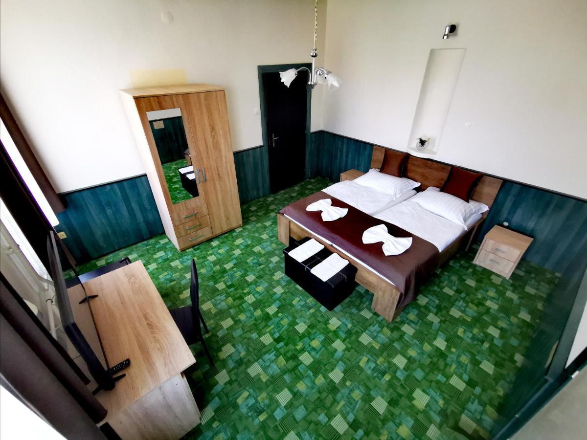Komplex -Rendezvenytermek-Panzio-Apartman-Irodak- Mateszalka Exteriér fotografie