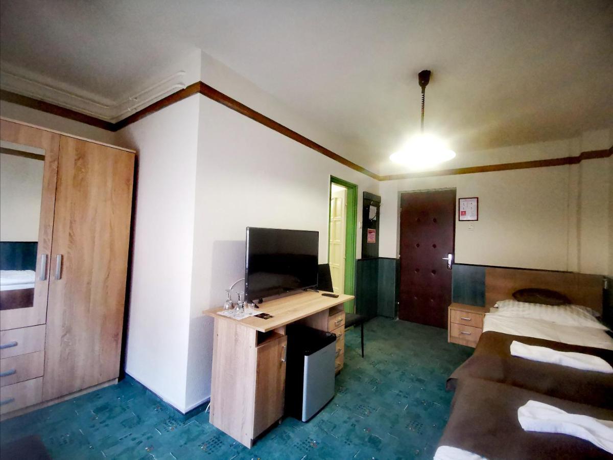 Komplex -Rendezvenytermek-Panzio-Apartman-Irodak- Mateszalka Exteriér fotografie