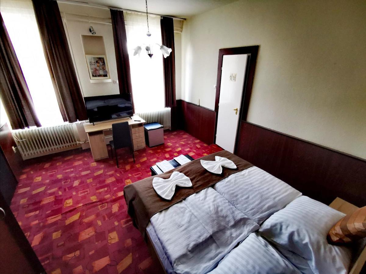 Komplex -Rendezvenytermek-Panzio-Apartman-Irodak- Mateszalka Exteriér fotografie