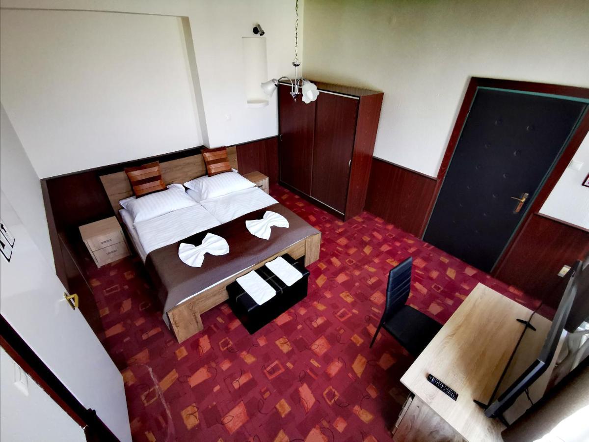 Komplex -Rendezvenytermek-Panzio-Apartman-Irodak- Mateszalka Exteriér fotografie