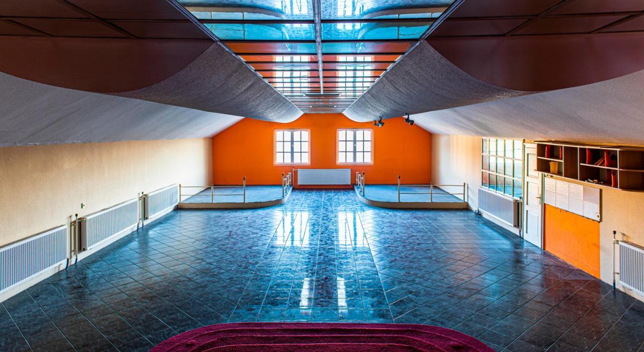Komplex -Rendezvenytermek-Panzio-Apartman-Irodak- Mateszalka Exteriér fotografie