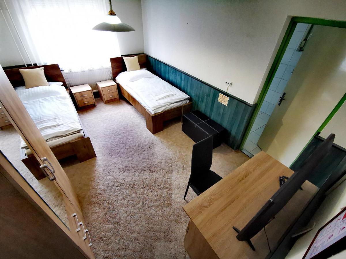 Komplex -Rendezvenytermek-Panzio-Apartman-Irodak- Mateszalka Exteriér fotografie