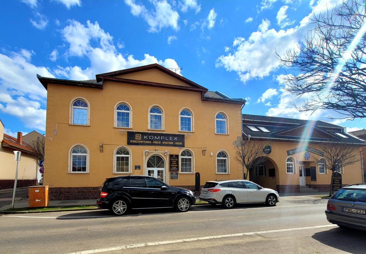 Komplex -Rendezvenytermek-Panzio-Apartman-Irodak- Mateszalka Exteriér fotografie