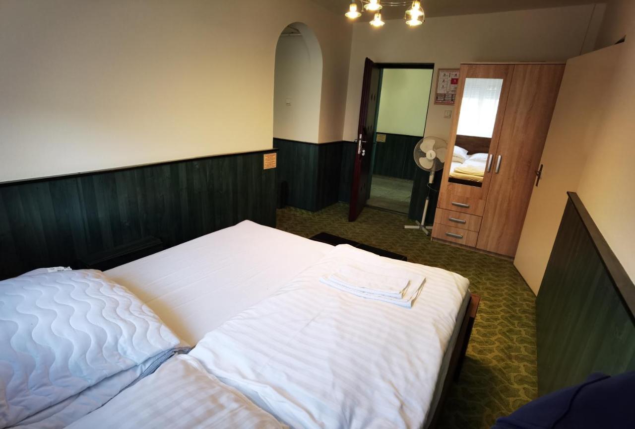 Komplex -Rendezvenytermek-Panzio-Apartman-Irodak- Mateszalka Exteriér fotografie