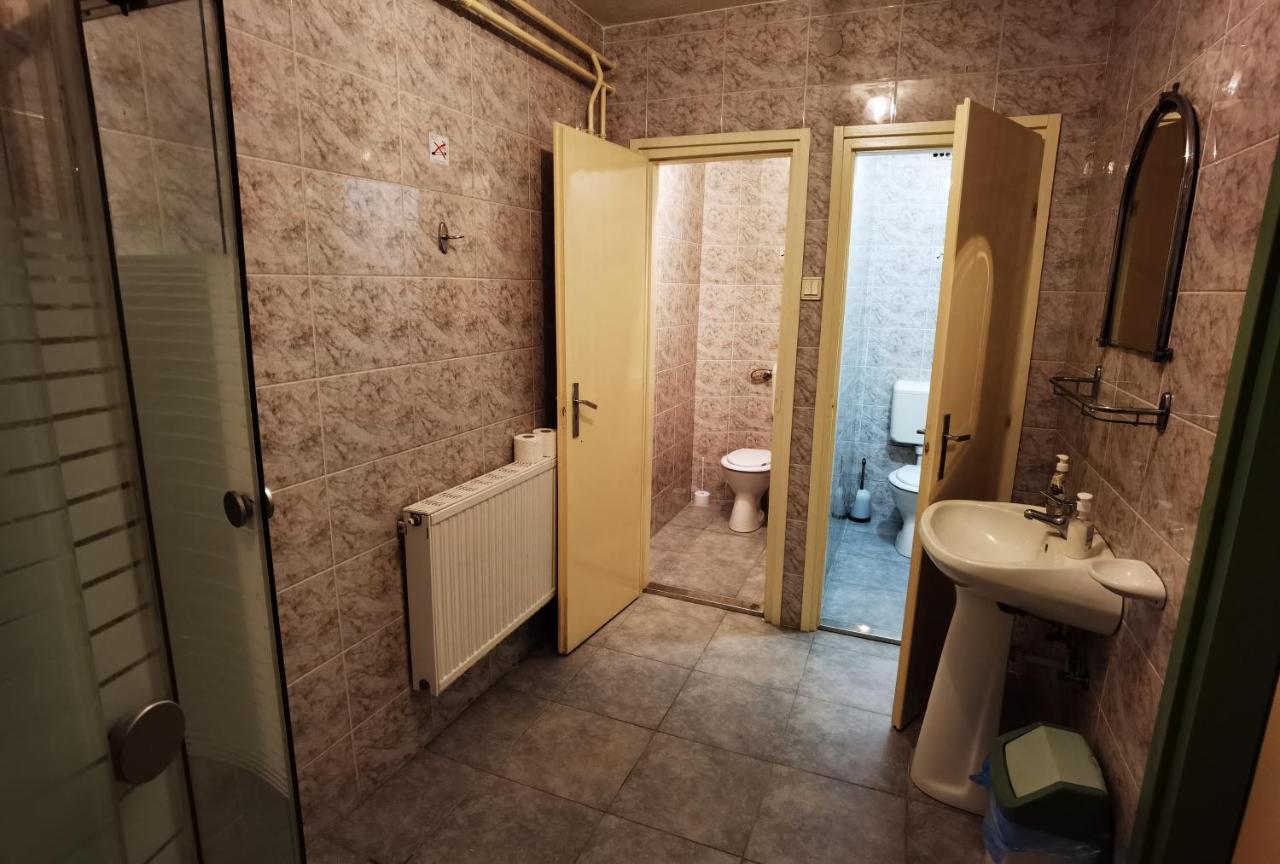 Komplex -Rendezvenytermek-Panzio-Apartman-Irodak- Mateszalka Exteriér fotografie