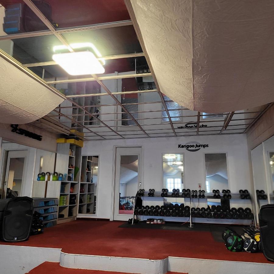 Komplex -Rendezvenytermek-Panzio-Apartman-Irodak- Mateszalka Exteriér fotografie